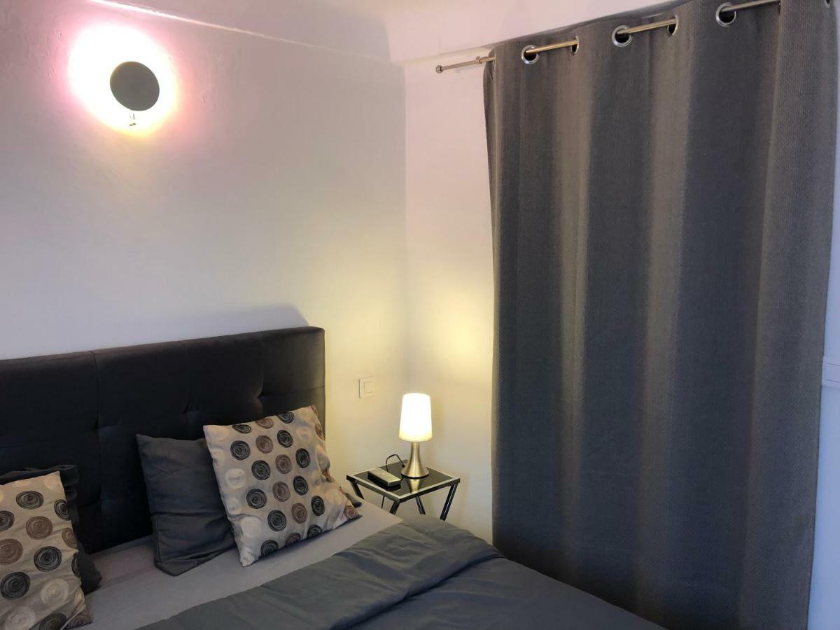 A Deux Pas Du Palais Des Festivals , Deux Pieces Dans Le Bas Du Quartier Historique Du Suquet A Cannes Apartment Luaran gambar