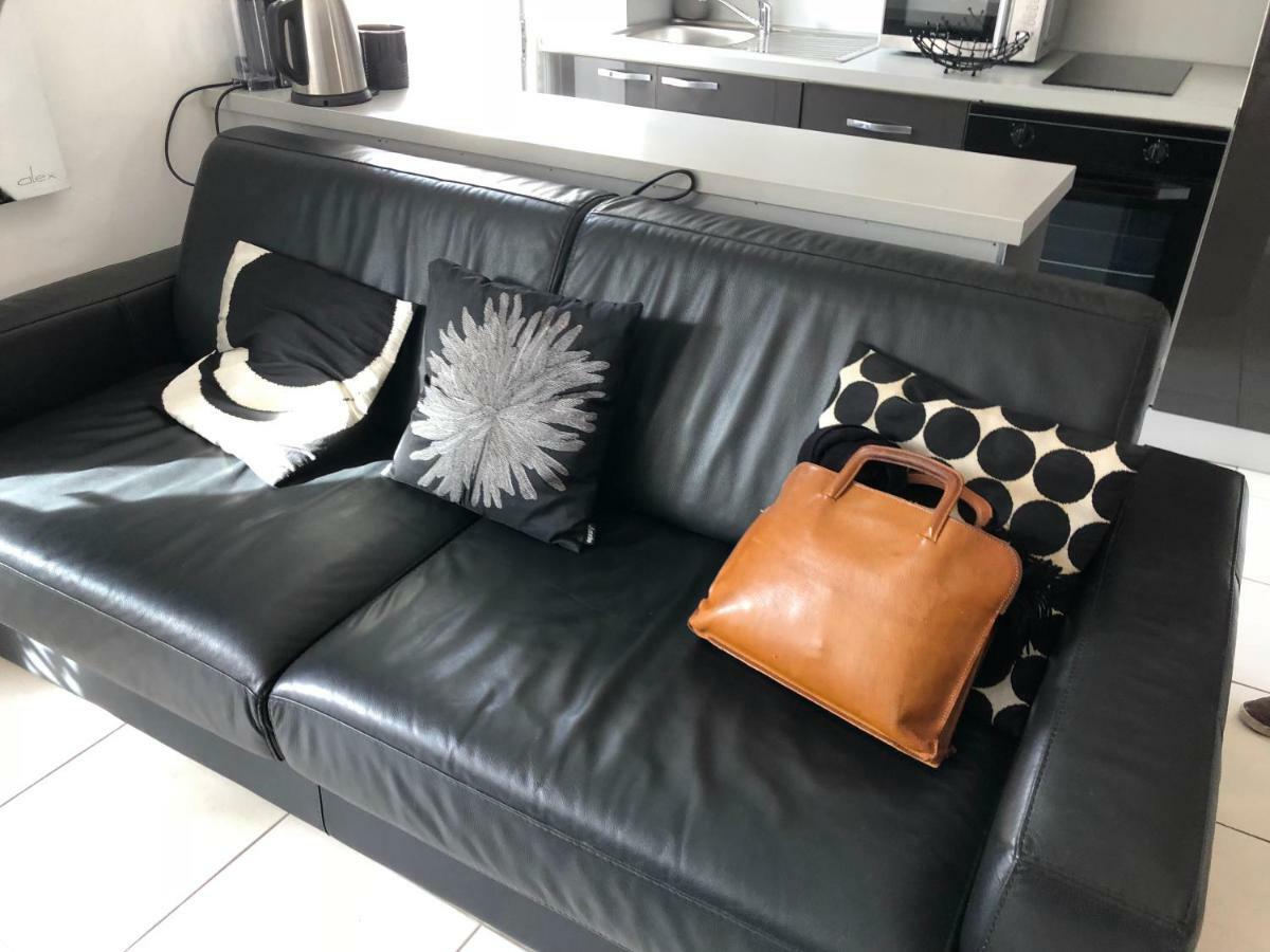 A Deux Pas Du Palais Des Festivals , Deux Pieces Dans Le Bas Du Quartier Historique Du Suquet A Cannes Apartment Luaran gambar